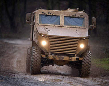 這次不比F1~來看看McLaren出力研發的裝甲車!