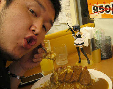 帶著「公仔女友／男友」用餐　再也不怕另一半餓肚子囉！