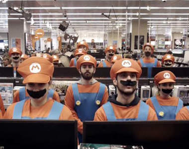 任天堂Wii U發售在即 希臘出現大批瑪莉歐!?