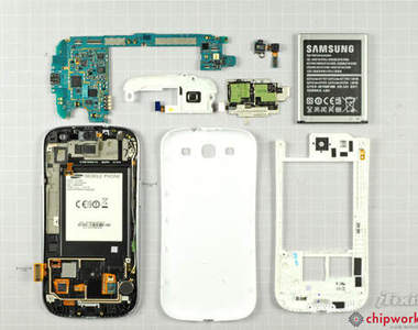三星新一代機皇Galaxy S3「分屍」過程搶先看!