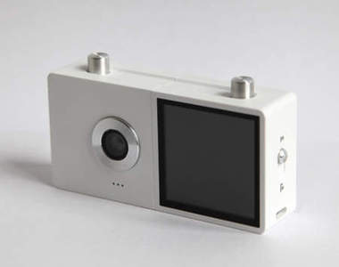 超好玩《二合一拍照相機》　感覺以後合照更方便吶～