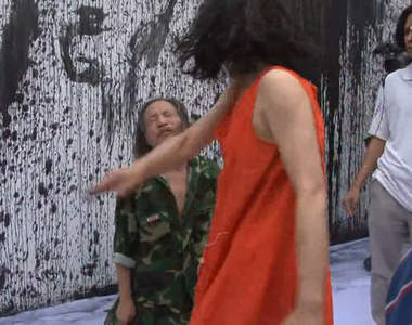 女藝術家表演時遭性騷擾　又親又摸又掏XX？！