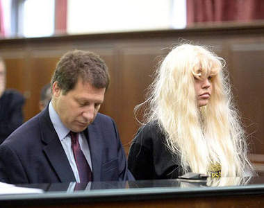 《足球尤物》亞曼達拜恩斯 最近的行為終於超過琳賽蘿涵了....