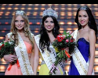 外號《小裘莉》的新俄羅斯小姐 你覺得有像嗎?