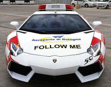 大牛《Lamborghini Aventador》現身機場打工兼差？