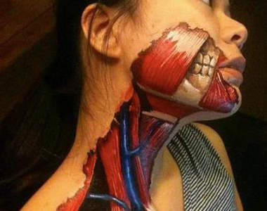 超真實《肌肉人體彩繪》~想要嚇死人也不用這樣吧?