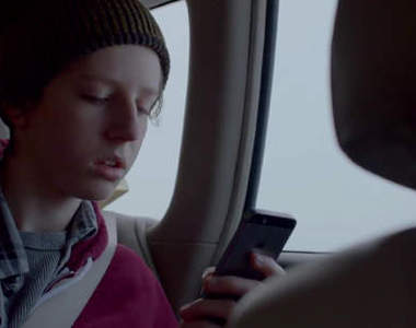 不要再誤會《低頭族》了　低頭族其實是很溫馨的