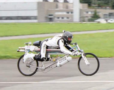 時速285公里火箭自行車  世上騎最快的超級腳踏車