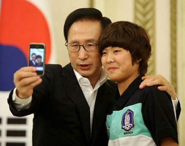 《自拍總統》李明博~ 我也有45度角啦