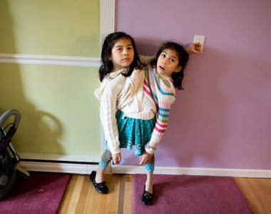 《墨西哥連體姊妹》到哪裡都不孤獨