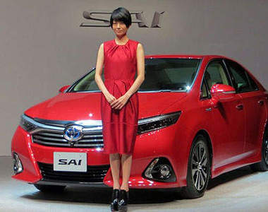 真木陽子站台《Toyota SAI》小改款後有了大人の武器?