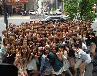 日本女大生奇蹟般的相似率　大合照裡妳找得到自己嗎...（盯）