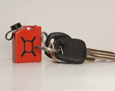 絕體絕命《迷你行動電源》 是你手機緊急必備的好幫手