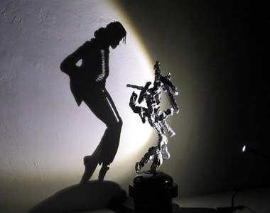 《影中人》  影中的麥可也能月球漫步？