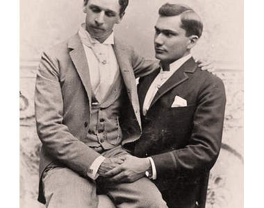 19世紀的《坐大腿拍照式》揪竟是流行還是......？