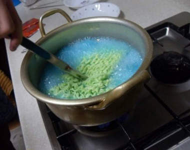 《藍色泡麵》你也想吃吃看嗎？