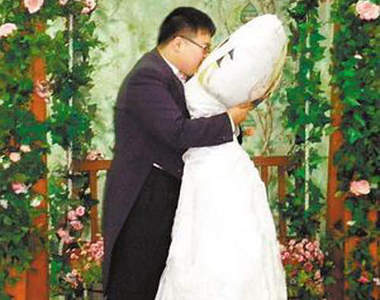 情人節單身男的另一伴　這絕～對是真愛無誤吶~wwww