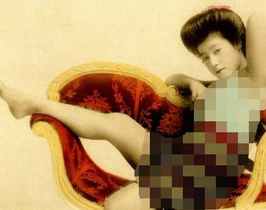 100年前的《藝妓泳裝照》好像還是和服比較好...