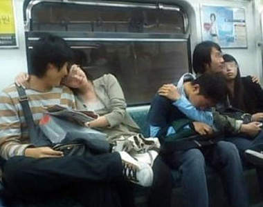 《心酸情侶照》人人都能發閃光文～～( ￣ 3￣)y