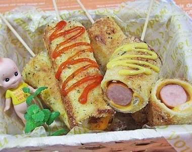 香噴噴《吐司熱狗》簡單料理也很美味( ̄﹁ ̄)