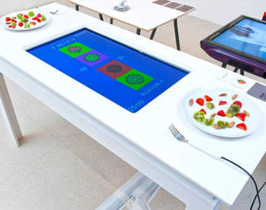 決鬥《食物遊戲平板桌》 可不可以讓我靜靜的吃完阿~(噎住!)