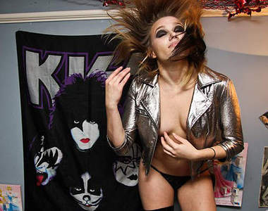 攝影師紀錄《脫衣舞孃下班之後》她們也是普通女孩