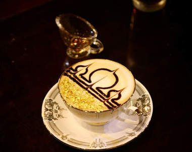 釜山《24K金箔咖啡》喝一小口就好貴ㄒㄒ