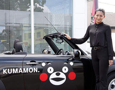 《萌熊Mini Cooper》回到老家當然要把可愛車車給看清楚囉~