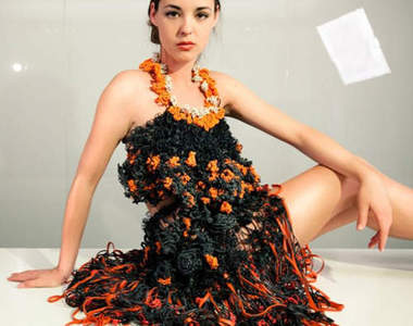 《橡皮筋禮服》如果夾到身上的毛一定很痛痛