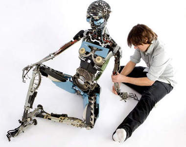 《打字機藝術》由老舊零件組裝成的超環保模型