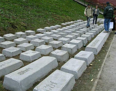 《巨石鍵盤》痾....覺得..看起來有點像...