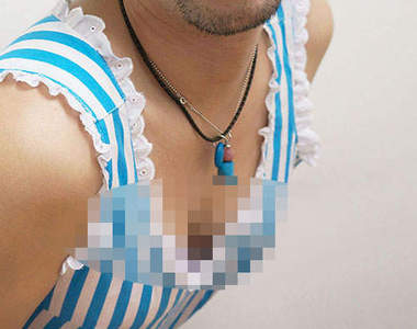 人妖傳授的《擠乳溝密技》是否也適用在男性身上呢？（嗯？）