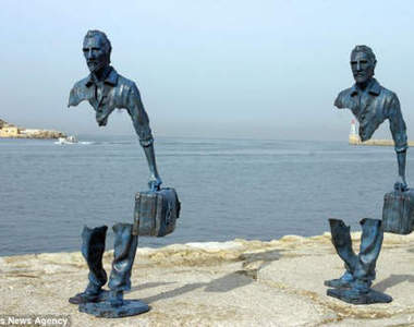 《浮空雕像》讓人誤以為有透視人體的能力~