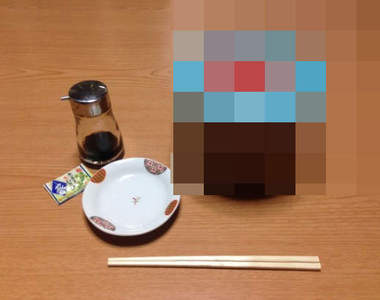 《自製迴轉壽司》這..這明明是旋轉壽司啊啊....XDD