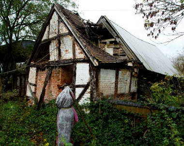 英國《廢墟農舍》有些傷痛，就讓它停留在那裏....