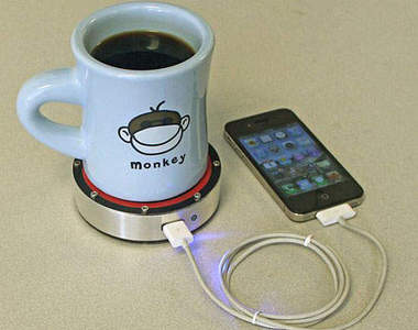 《杯墊充電器》放個飲料就可以充電～這麼神？