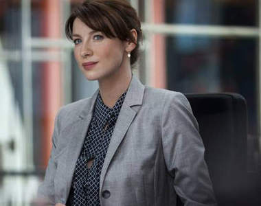 凱特瑞納巴爾夫(Caitriona Balfe)劇中的美女探員真的太美了