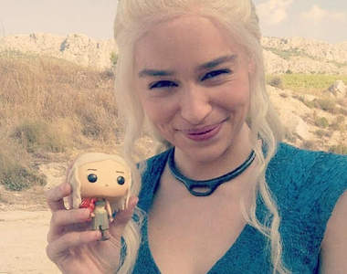 《冰與火之歌》正版與Q版合照的治癒系照片ヾ(●´▽`●)ノ