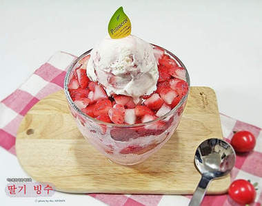 《DIY草莓剉冰》夏日不敗的消暑聖品~( ̄▽ ̄)~