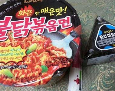 韓國新流行《泡麵+飯糰》吃法 重點是要加入...?