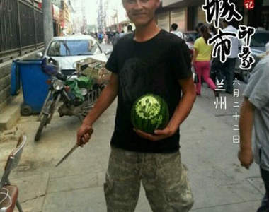 《西瓜王子》神手刻瓜  哥賣的是藝術啊~