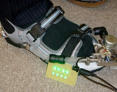 老外研發《充電鞋》 不知道以後還有沒有發電衣啊~(嗯?)