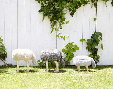 寵物感覺家具 長腳+尾巴的毛毛矮凳放在家裡應該不會被嚇到吧?