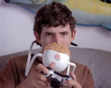 《方便吃漢堡》不用雙手拿漢堡也可以吃