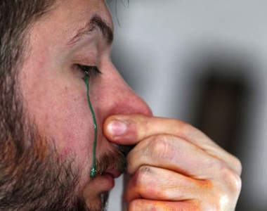 用《眼睛噴射》畫圖的畫家...我看的眼睛好痛(遮)