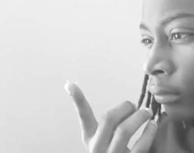 「第一次戴隱形眼鏡」同感　第一次總是怕怕的>///<