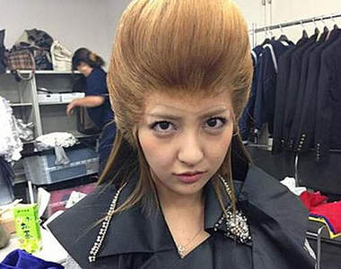 《板野友美》公開豪華住宅超極閃亮，卻被網友罵？