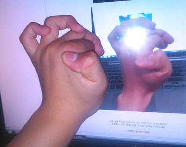 網友的《噁心手照》誰能比我更軟Q╭∩╮(￣▽￣``)