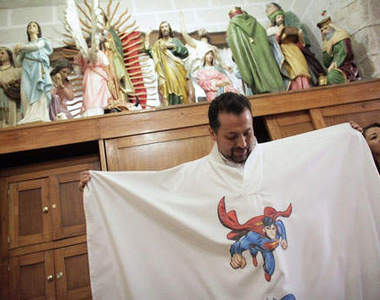 另類《英雄神父》~他到底是傳教士還是Superman？