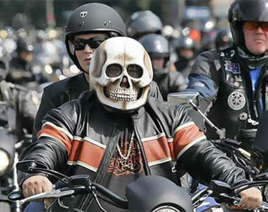 揪恐怖《骷髏安全帽》 晚上戴出去是想嚇屎誰啊啊～(抖抖)